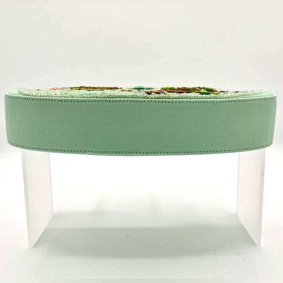 An elegant Escada, hand-sewn, embroidered handbag, using high quality 100% silk. - Picture 12 of 13